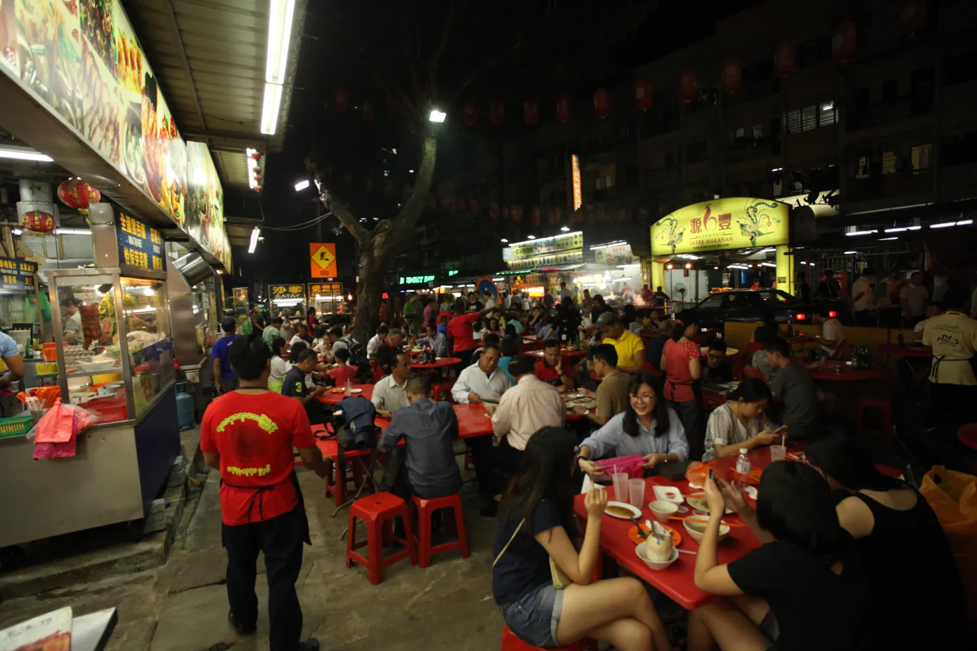 热闹夜市 Busy nights — 粗茶食馆